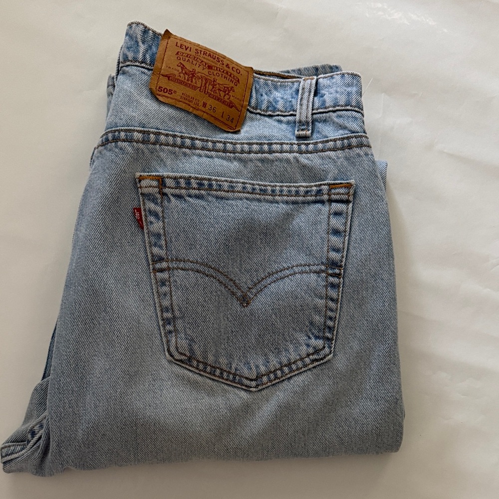 Vintage Levi’s Men’s Light Blue Straight Jeans - 505 Style made in USA